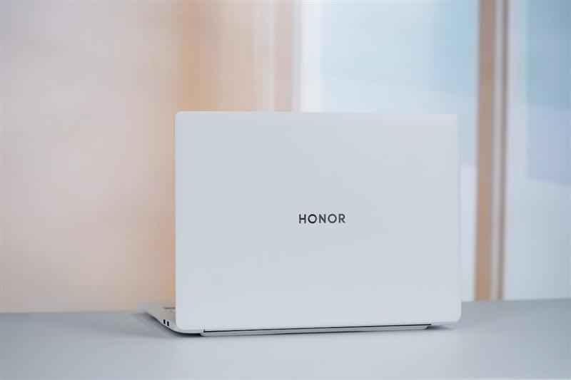 荣耀MagicBook Pro 14笔记本评测：源自手机的技术跨界 AI PC新高度